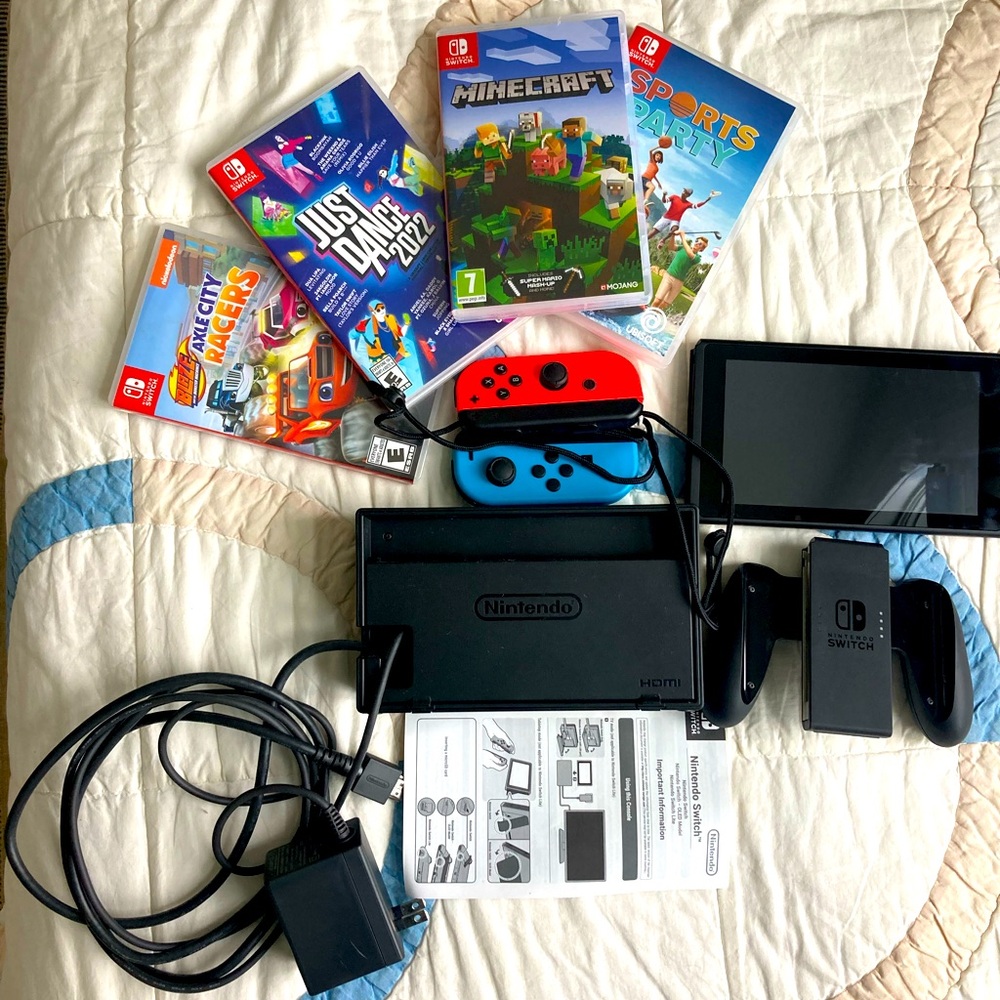 Nintendo Switch Console + 4 games Minecraft, Just Dance, Blaze Racers, Sports